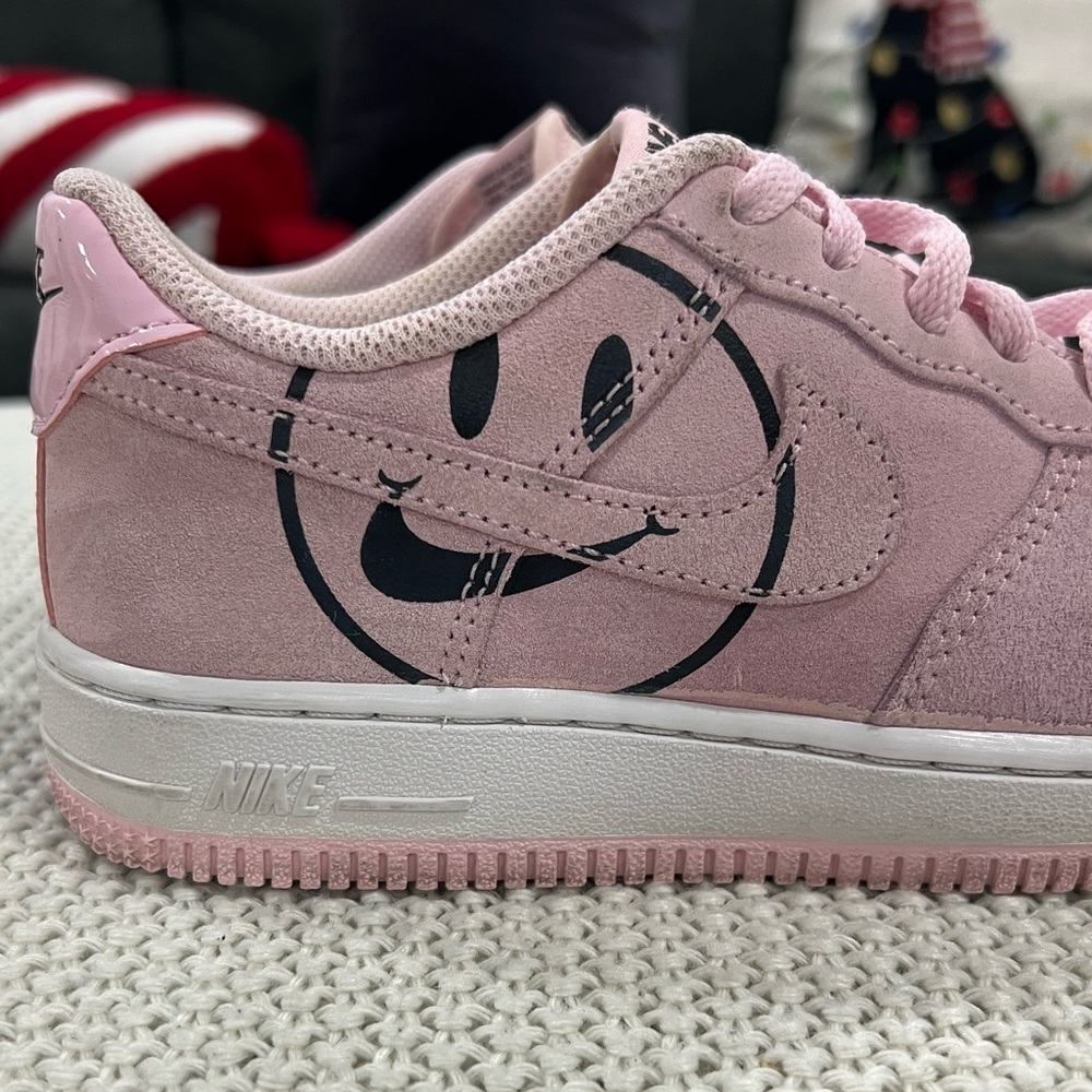 Nike Pink Air Force 1 Low Limited Edition - Picture 10 of 13